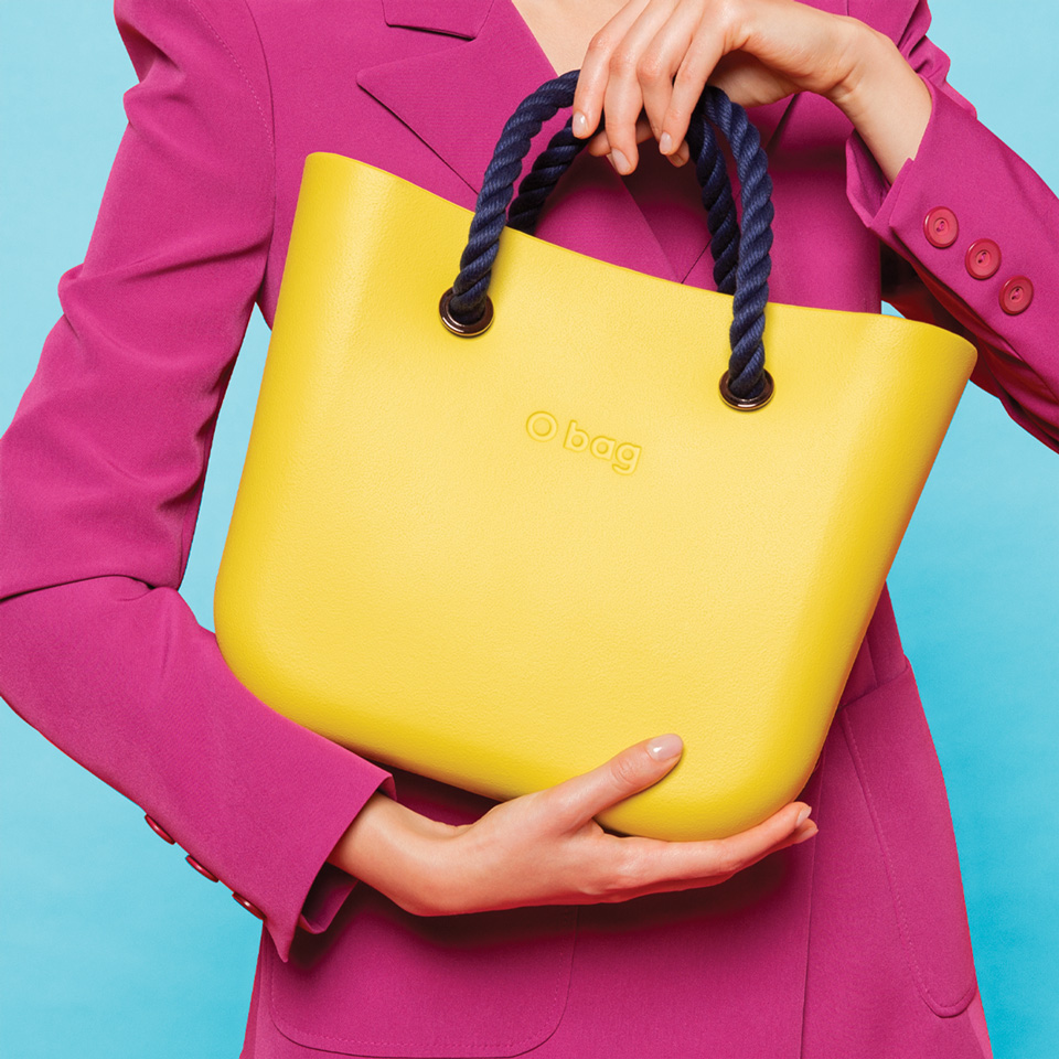 Jak wykorzystać żółtą torebkę, żeby podkręcić swój look?