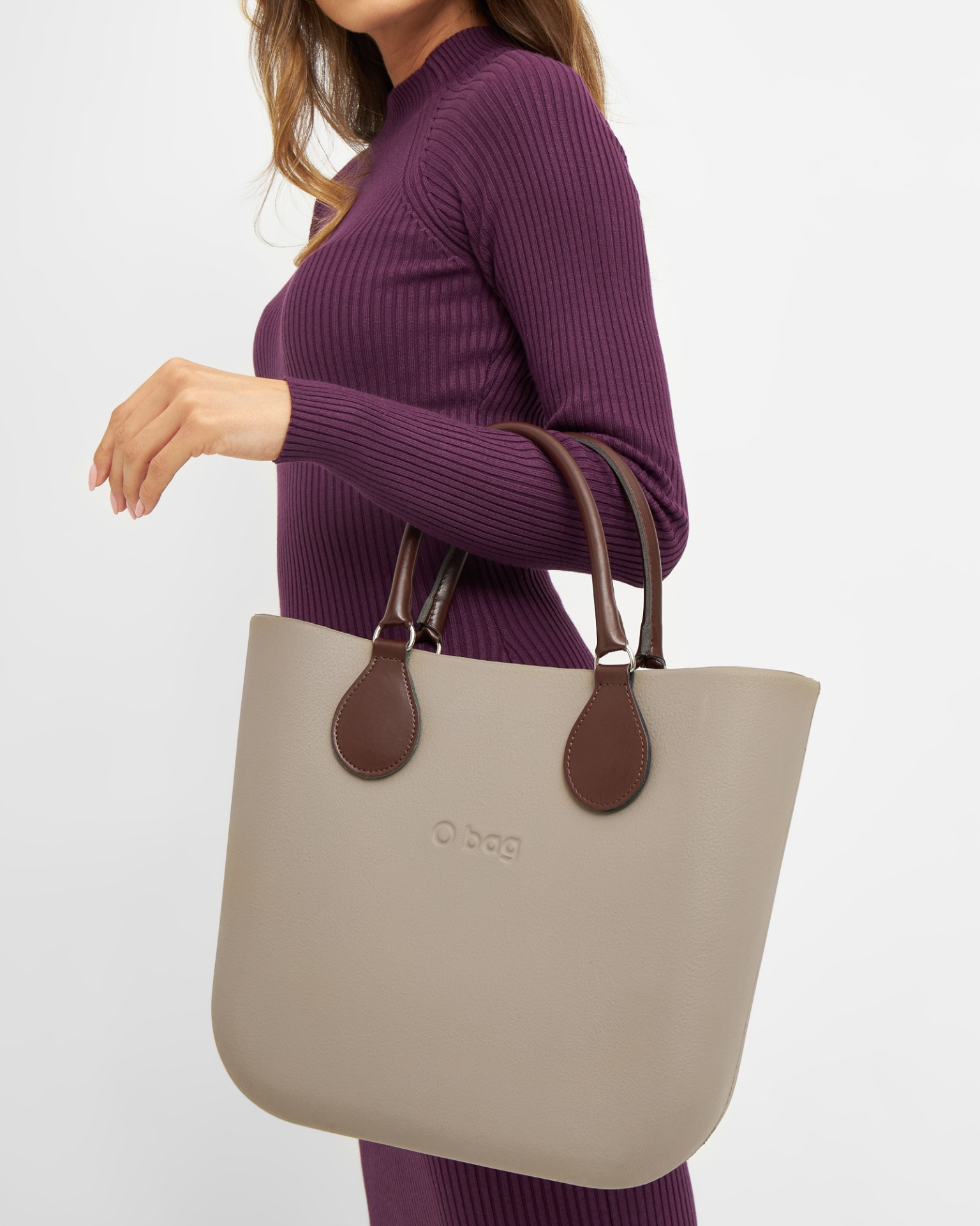 Krótkie uchwyty O bag – elegancki styl do ręki